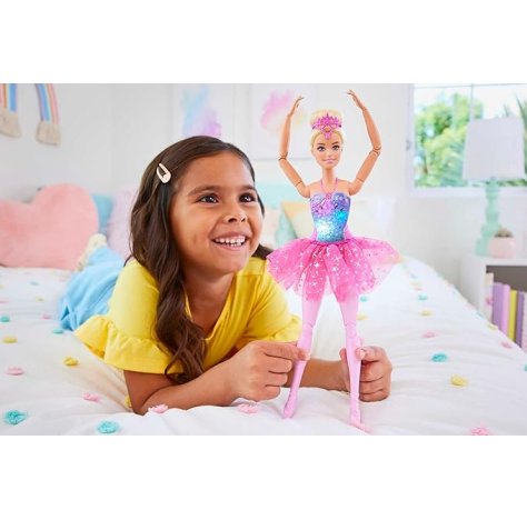 Barbie Dreamtopia Luci Scintillanti - Bambola Ballerina Magica dai Capelli Biondi, con Coroncina e Tutù Rosa, Giocattolo per Bambini 3+ Anni,