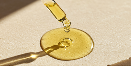 Olio di vaselina: proprietà, rischi e benefici