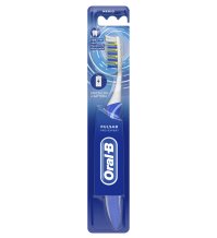 PROCTER & GAMBLE Srl Oral b pulsar spazzolino medio