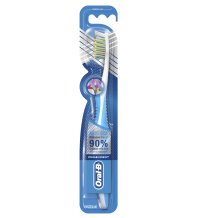 PROCTER & GAMBLE Srl Oral b crossaction spazzolino medio